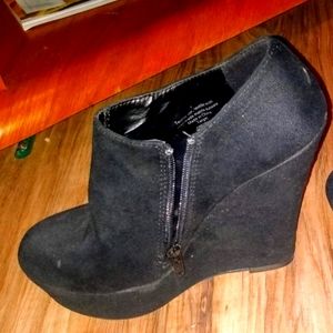 Mossimo Black Suede Platform Shoes